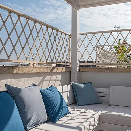 Le Bateau Bleu (adults Only)