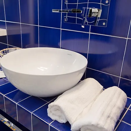 Le Bateau Bleu (adults Only) *