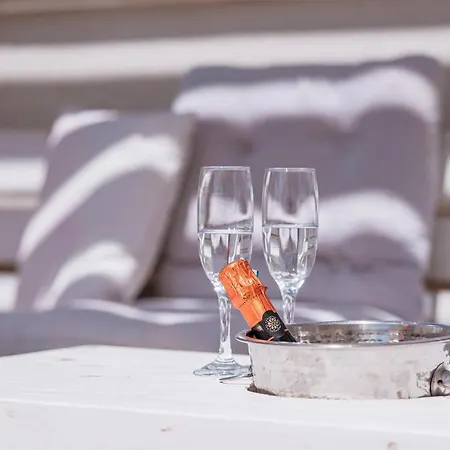 Bed & Breakfast Le Bateau Bleu - Adults Only 12 *
