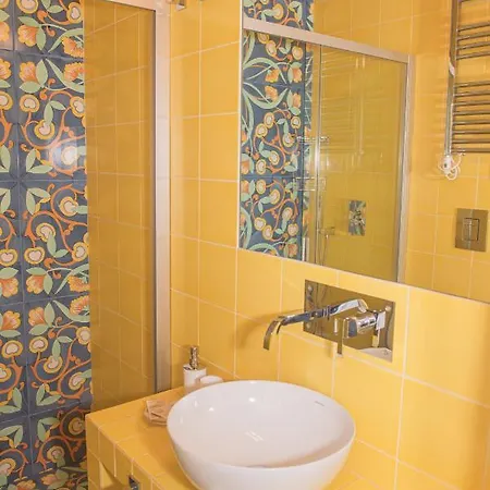 Le Bateau Bleu - Adults Only 12 *