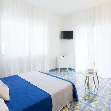 Le Bateau Bleu Adults Only 12 Bed & Breakfast