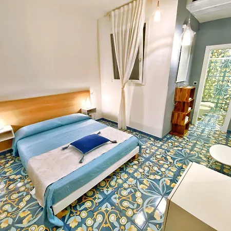 فندق مبيت وإفطار Le Bateau Bleu (adults Only) بورتو سيساريو