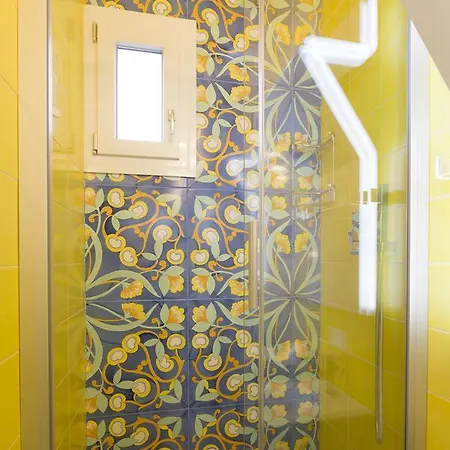 Le Bateau Bleu Adults Only 12 Bed & Breakfast