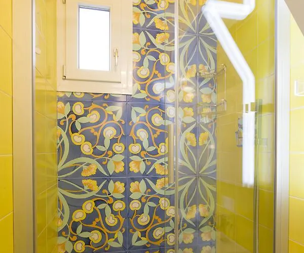 Le Bateau Bleu Adults Only 12 Bed and breakfast