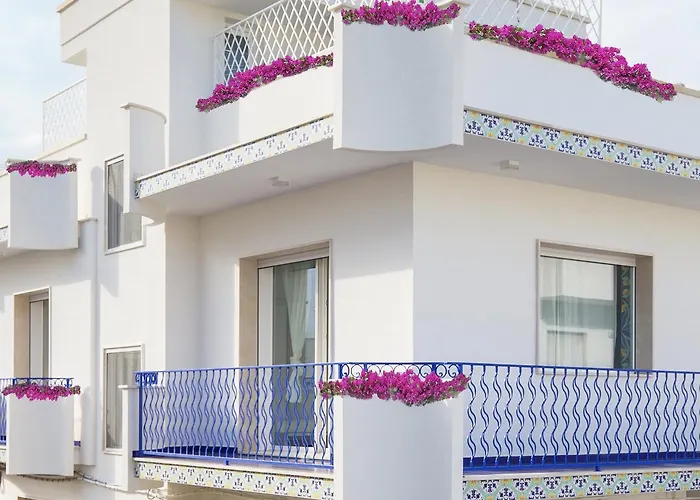 Couette-café Le Bateau Bleu 4*